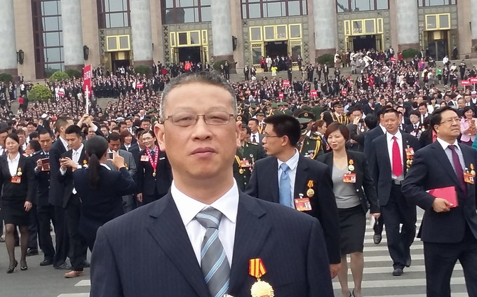 《天下安徽人》栏目组来到皖能铜陵公司跟踪采访全国劳动模范朱忠山